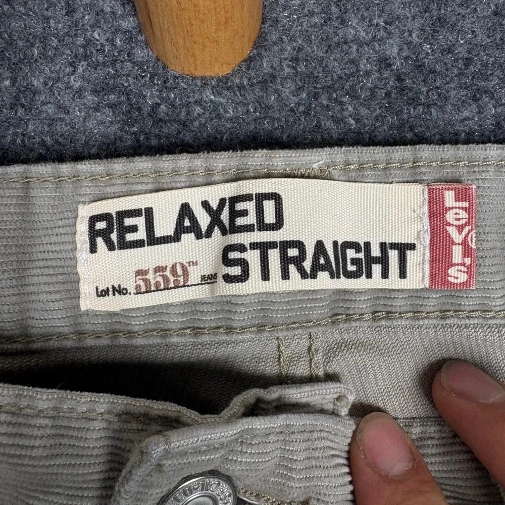 Levis 559 Relaxed Straight Corduroy Pants Mens 38x30 Gray Beige Cords 00559-0132